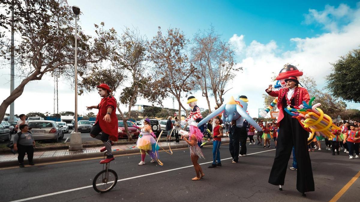Maspalomas estrena con éxito la «Marcha Carnavalera» con la participación de 1.700 escolares