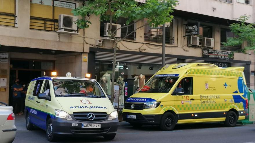 Ambulancias de Sacyl en una actuación en el centro de Zamora
