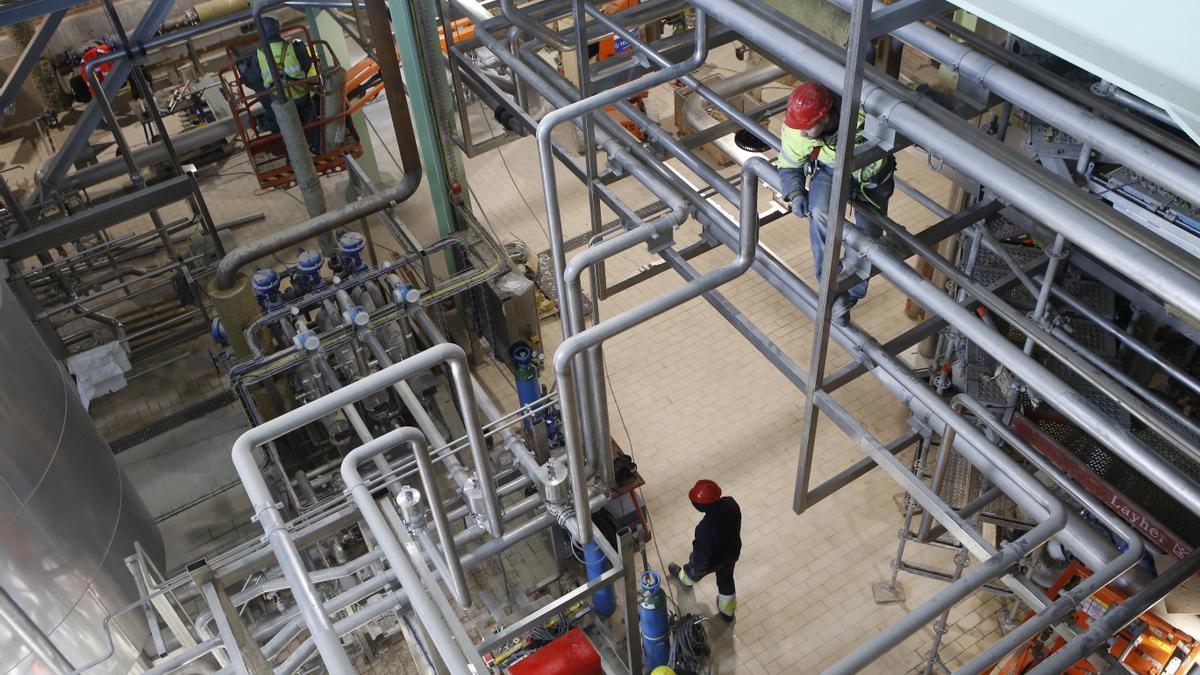 Instalaciones para la producción de cerveza de la empresa La Zaragozana.