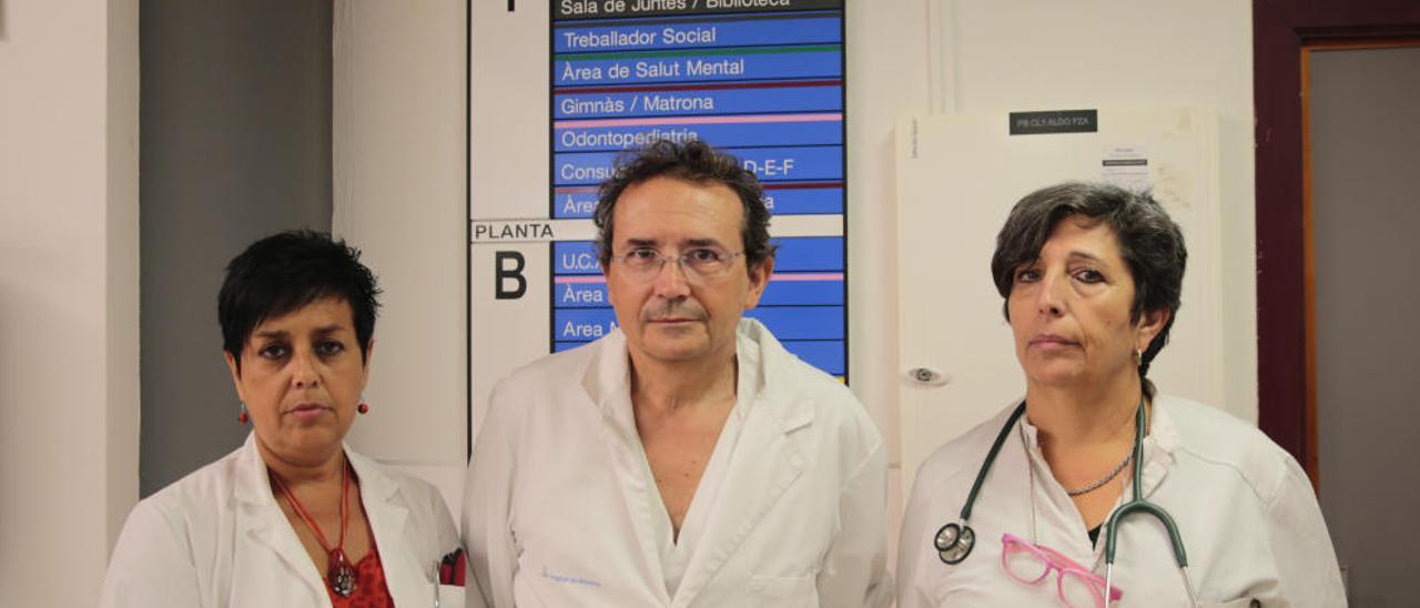 La enfermera Marina Pallardó y los doctores Antonio Maiques y Lola Alonso.