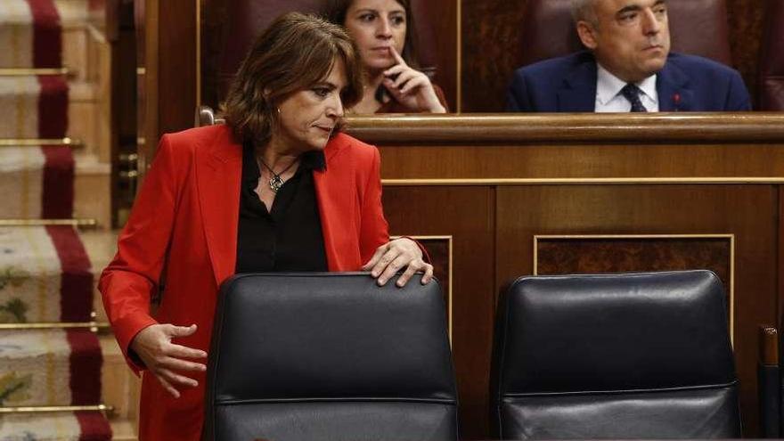 La ministra Dolores Delgado, ayer durante la sesión de control al Gobierno en el Congreso. // EP