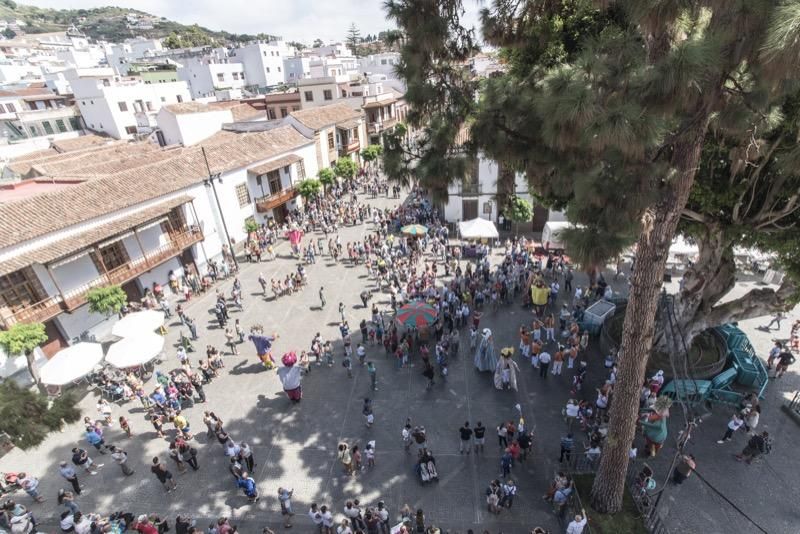 Fiestas del Pino en Teror: Subida de la Bandera en la Basílica