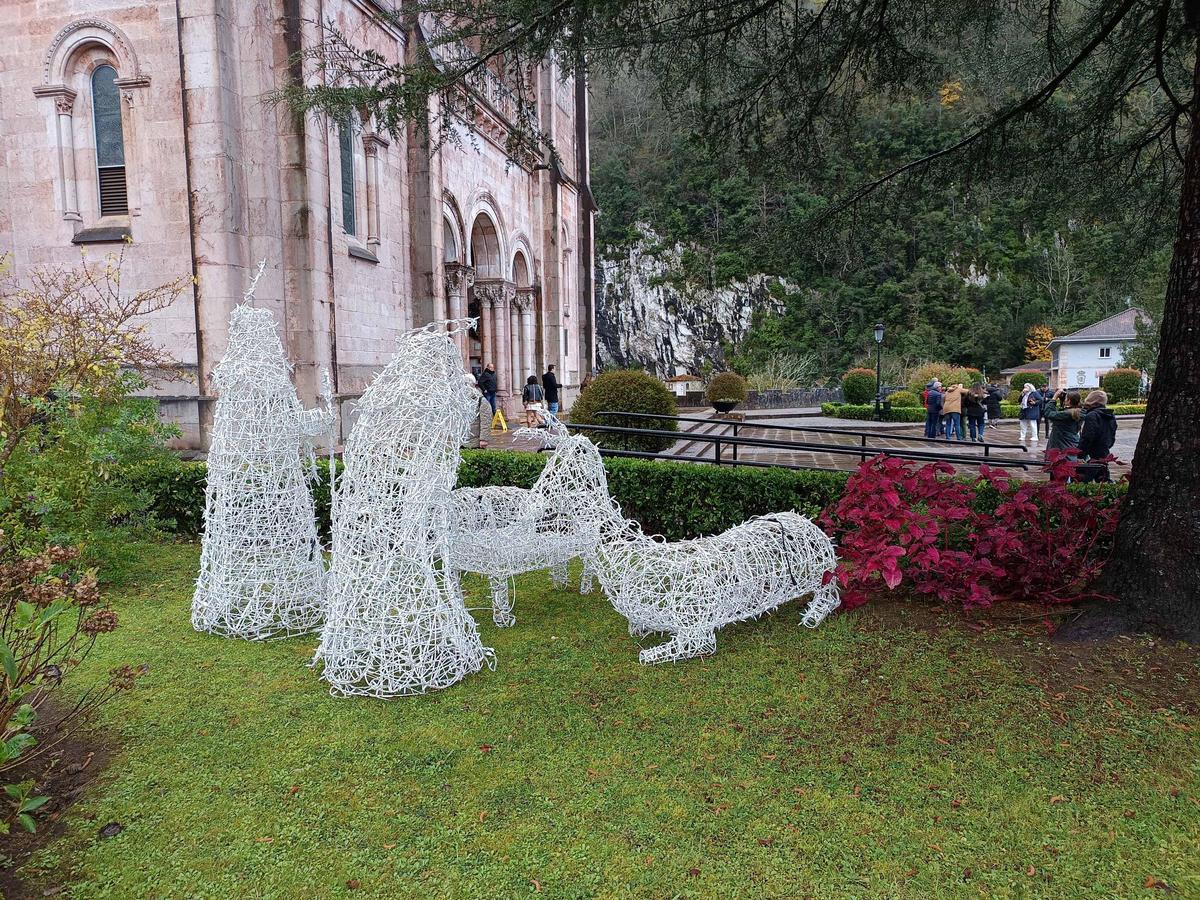 Preparativos navideños en Covadonga.