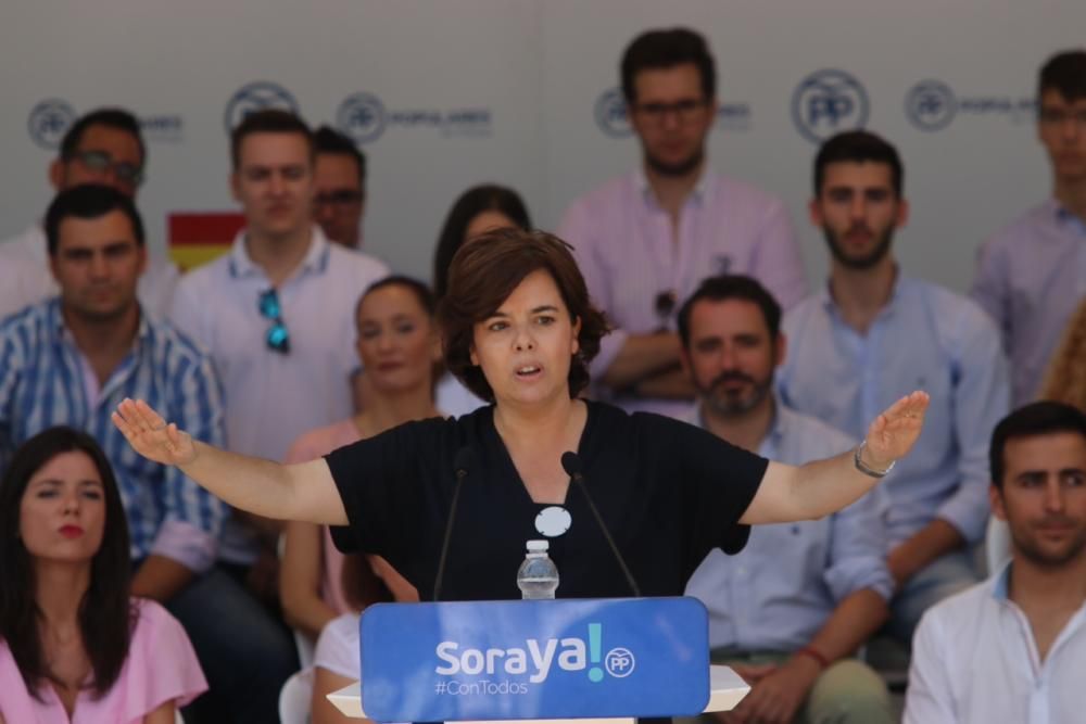 Sáenz de Santamaría se lanza a la conquista del PP desde Málaga