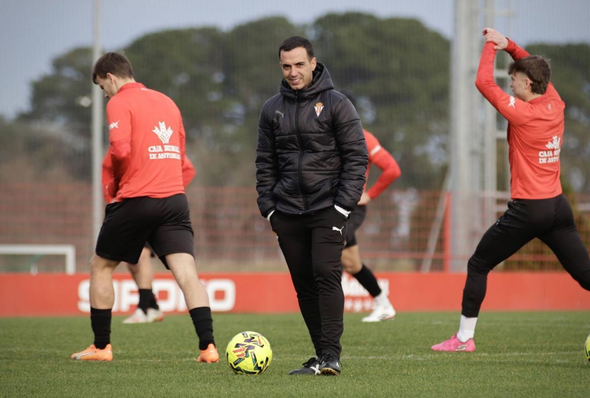 Gijón. Mareo. Entrenamiento del Sporting. Había en RP el entrenador Borja Jiménez