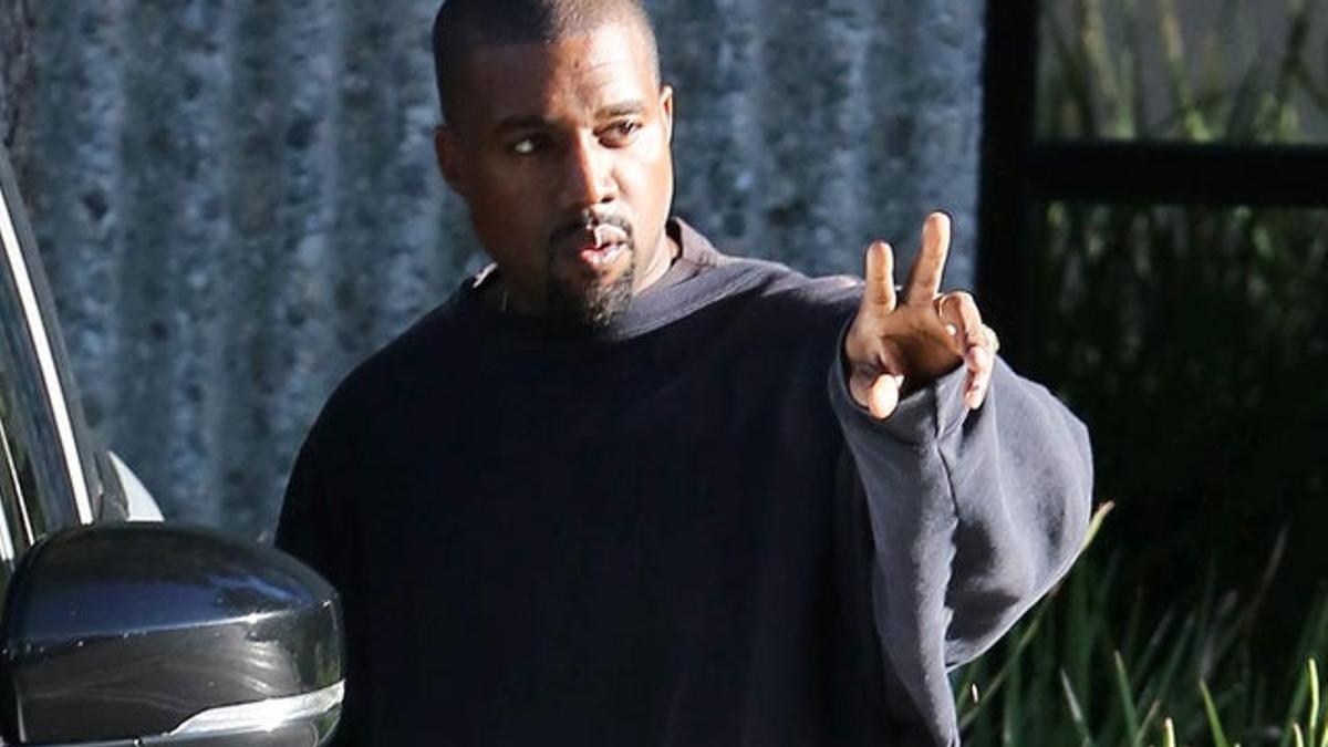 Kanye West no canta, da discursos en sus conciertos