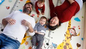 L’Ian i la Laia, els bessons prematurs que van néixer amb nou dies de diferència