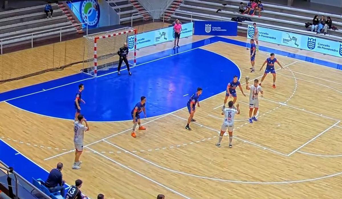 Un momento del partido de ayer en Pontevedra. |  FdV