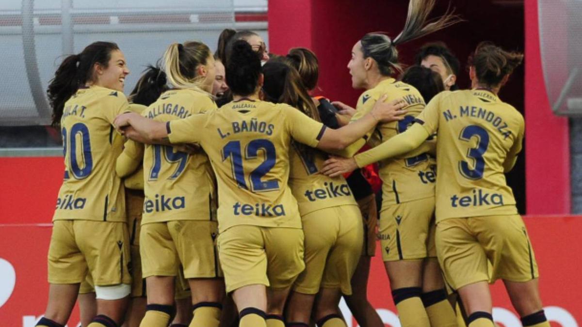 Las jugadoras del Levante Femenino celebran un gol