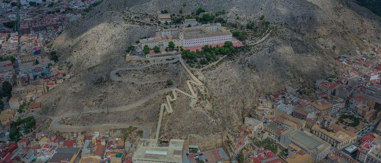 Vista aérea del Monte de San Miguel con el Seminario y los barrios del cinturón de la sierra.