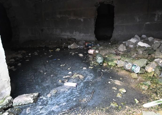 16/02/2019 TELDE. Escape de aguas residuales en Jinamar y mal estado de carreteras y edificios.   Fotografa: YAIZA SOCORRO.
