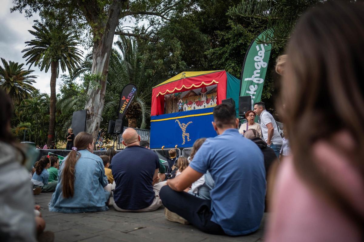 Niños y mayores, ante una de las tradiciones funciones de Gorgorito en las pasadas Fiestas de Mayo.