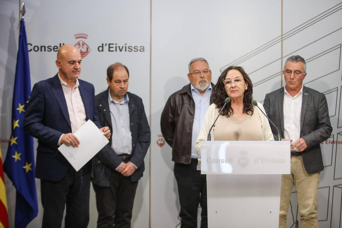 De izquierda a derecha: Vicent Marí, José Antonio Roselló, Pedro Campillo, Consuelo López y Alfonso Rojo