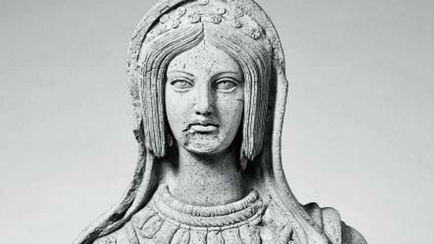 Mujer etrusca de terracota.