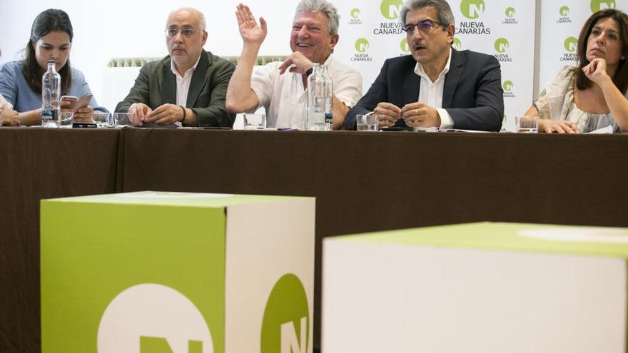 De izquierda a derecha Antonio Morales, Pedro Quevedo, Román Rodríguez y Carmen Hernández, durante la Ejecutiva de NC de ayer.