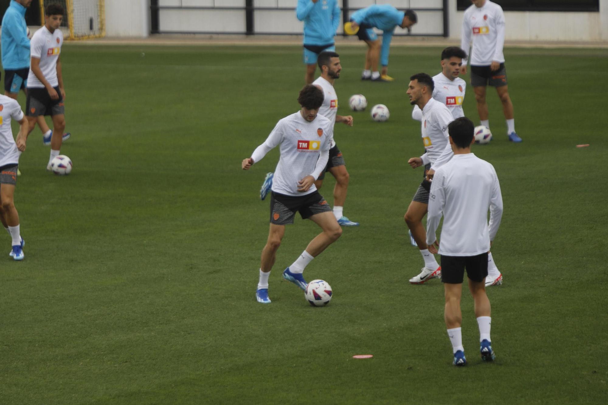 El Valencia CF se prepara para el partido de mañana frente al Cádiz