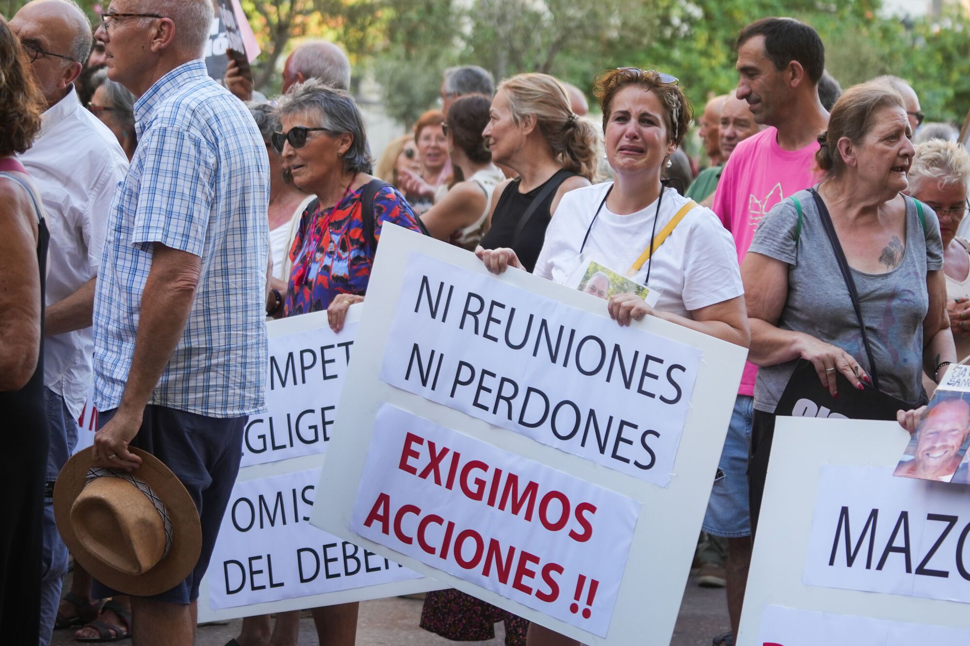 Decenas de personas durante una manifestación para reclamar la dimisión del presidente de la Generalitat, Carlos Mazón, a 29 de junio de 2025, en Valencia, Comunidad Valenciana (España). Esta es la octava manifestación que se realiza para pedir la dimisión del presidente de la Generalitat por su gestión de la dana, que arrasó la provincia de Valencia el pasado 29 de octubre, dejando más de 200 víctimas mortales y miles de afectados. Está convocada por más de 200 entidades cívicas, sociales y sindicales, las asociaciones de víctimas, los Comités Locales de Emergencia y Reconstrucción (CLER) y el Acuerdo Social Valenciano. 29 JUNIO 2025 Jorge Gil / Europa Press 29/06/2025. Jorge Gil;