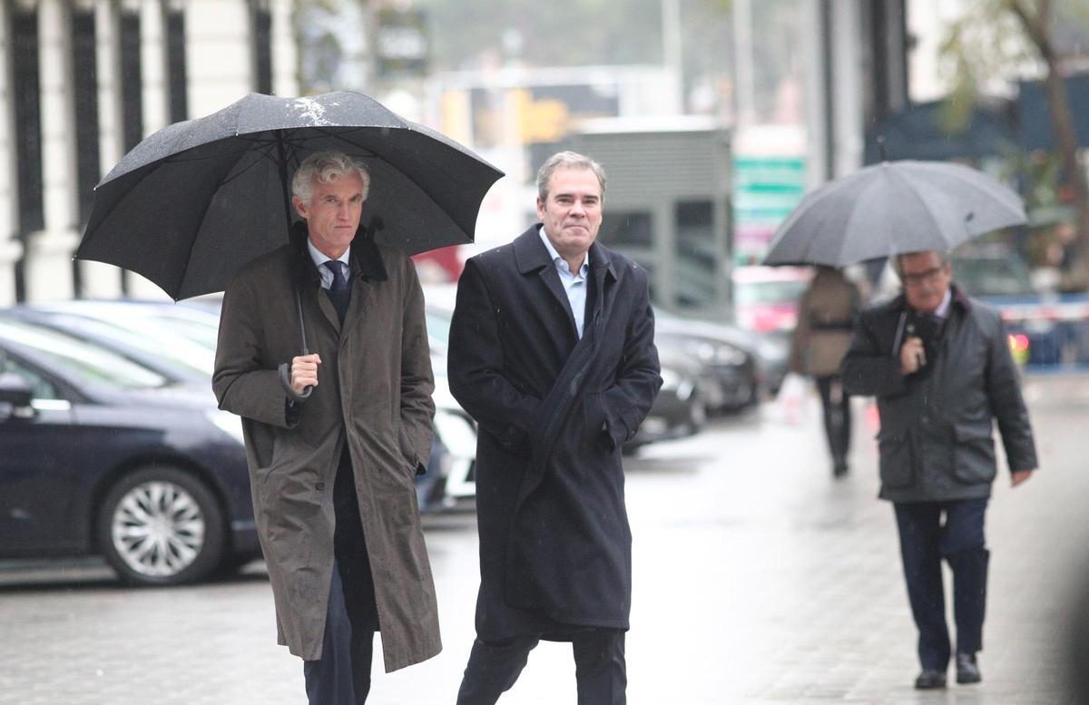 Archivo - El consejero delegado de la multinacional española de servicios móviles avanzados (Grupo ZED), Javier Pérez Dolset llega junto a su abogado a la Audiencia Nacional, a 22 de noviembre de 2019.