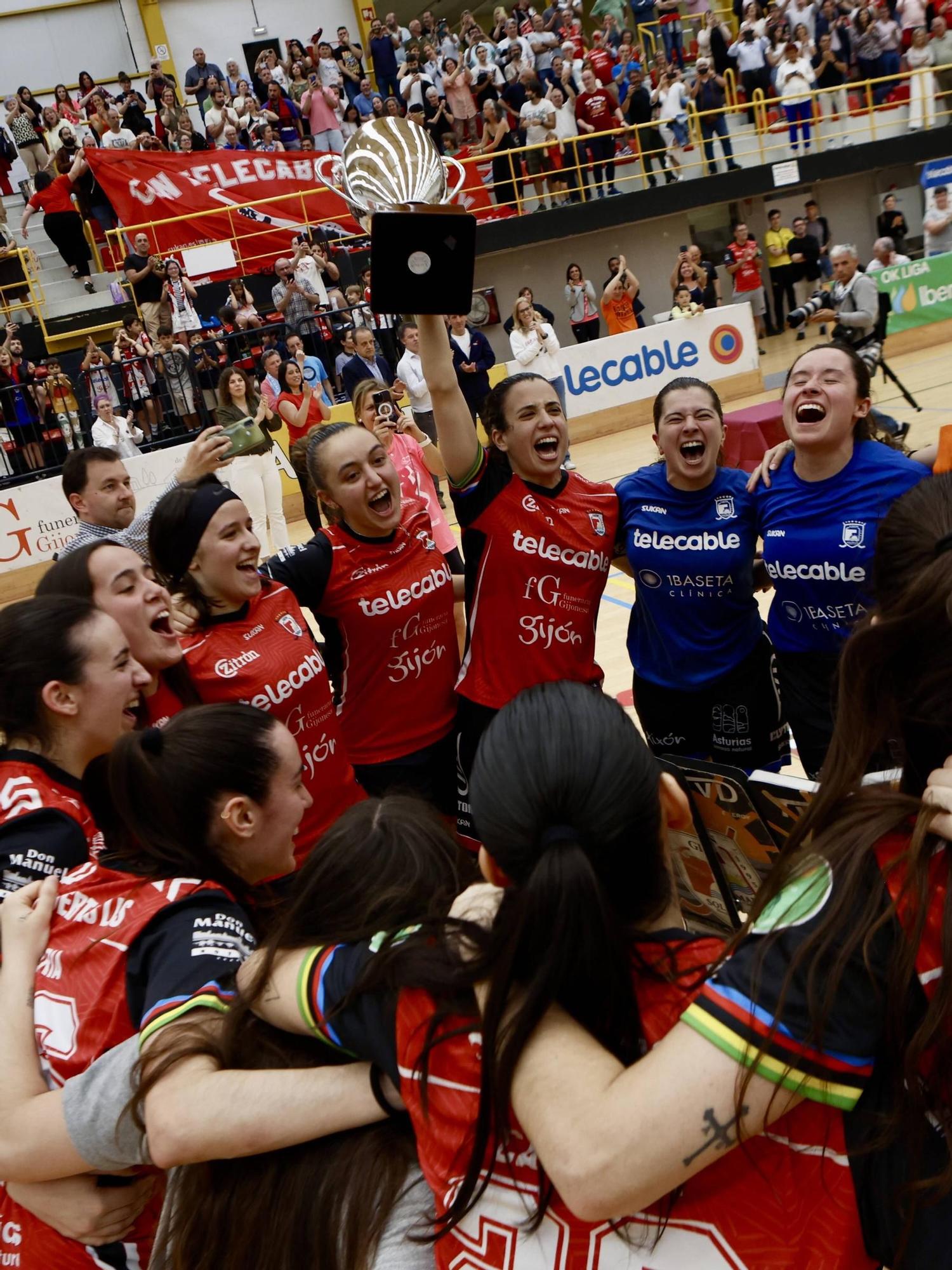 Triunfo, aplausos y lágrimas en el final liguero del Telecable (en imágenes)