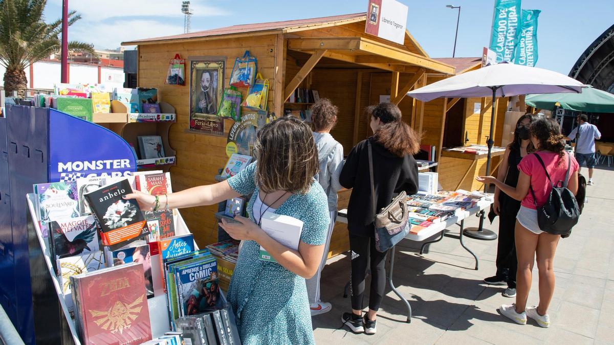 A las mujeres se las sigue publicando menos, pese a leer y escribir más.