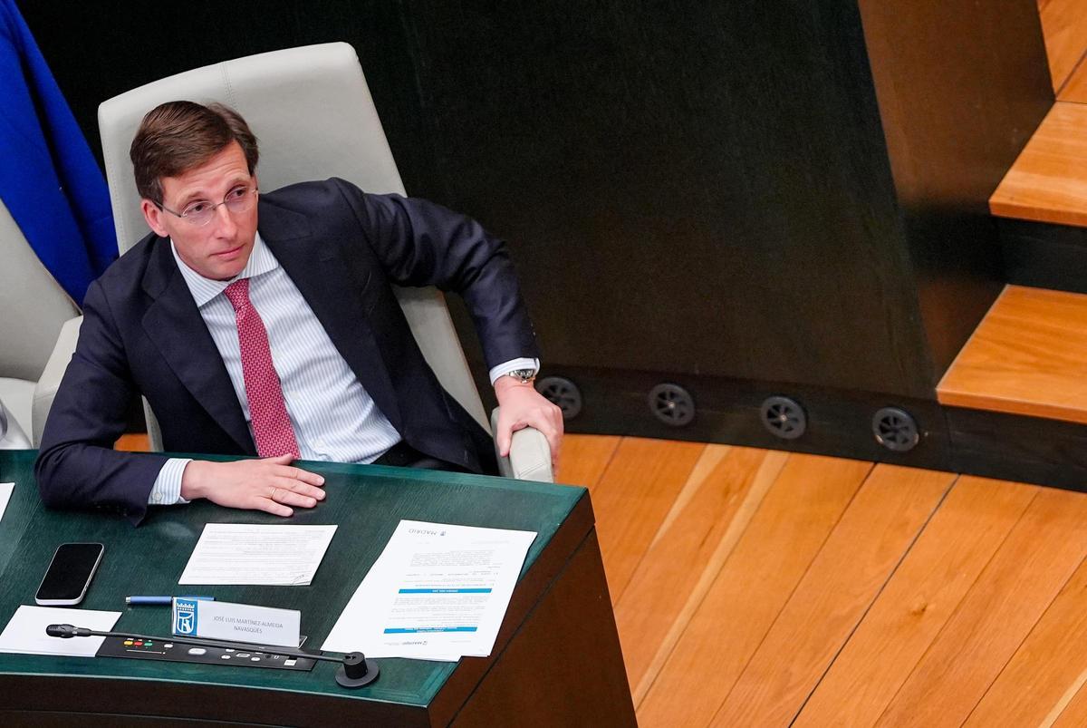 Martínez-Almeida durante la sesión de este martes en Cibeles.