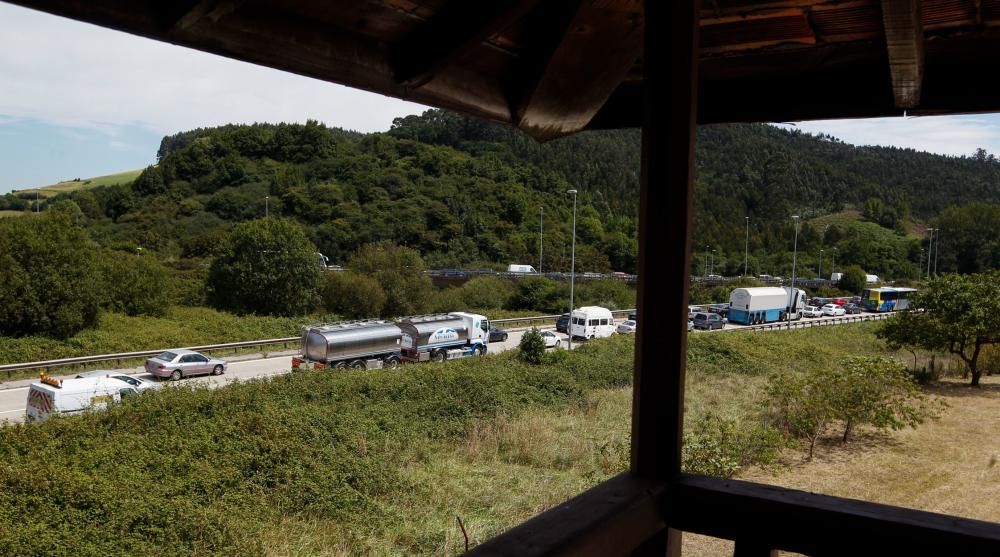 El incendio de un camión causa retenciones en la "