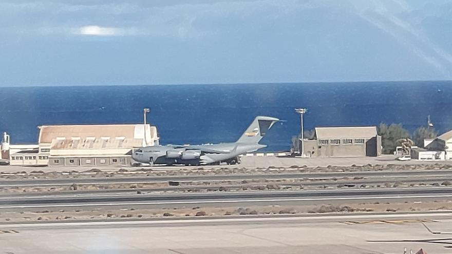 Dos grandes aviones militares de EEUU hacen parada en Gando