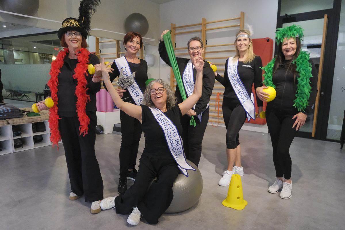 Algunas de las candidatas a Gran Dama, en la sala de entrenamiento del Centro Hebe.