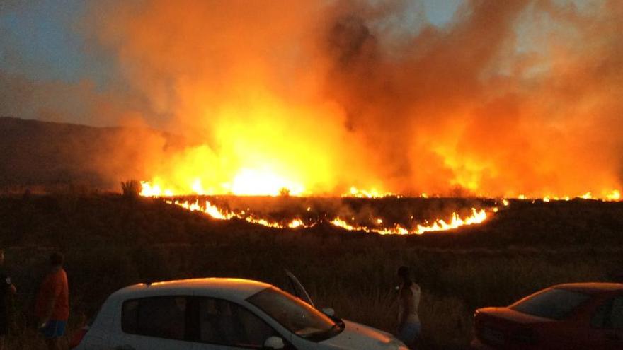 Otro incendio en Xàbia devora un vertedero de residuos verdes