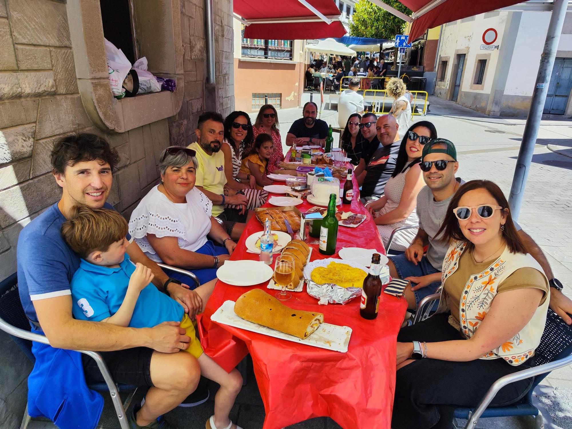 Pravia vive una comida en la calle de récord