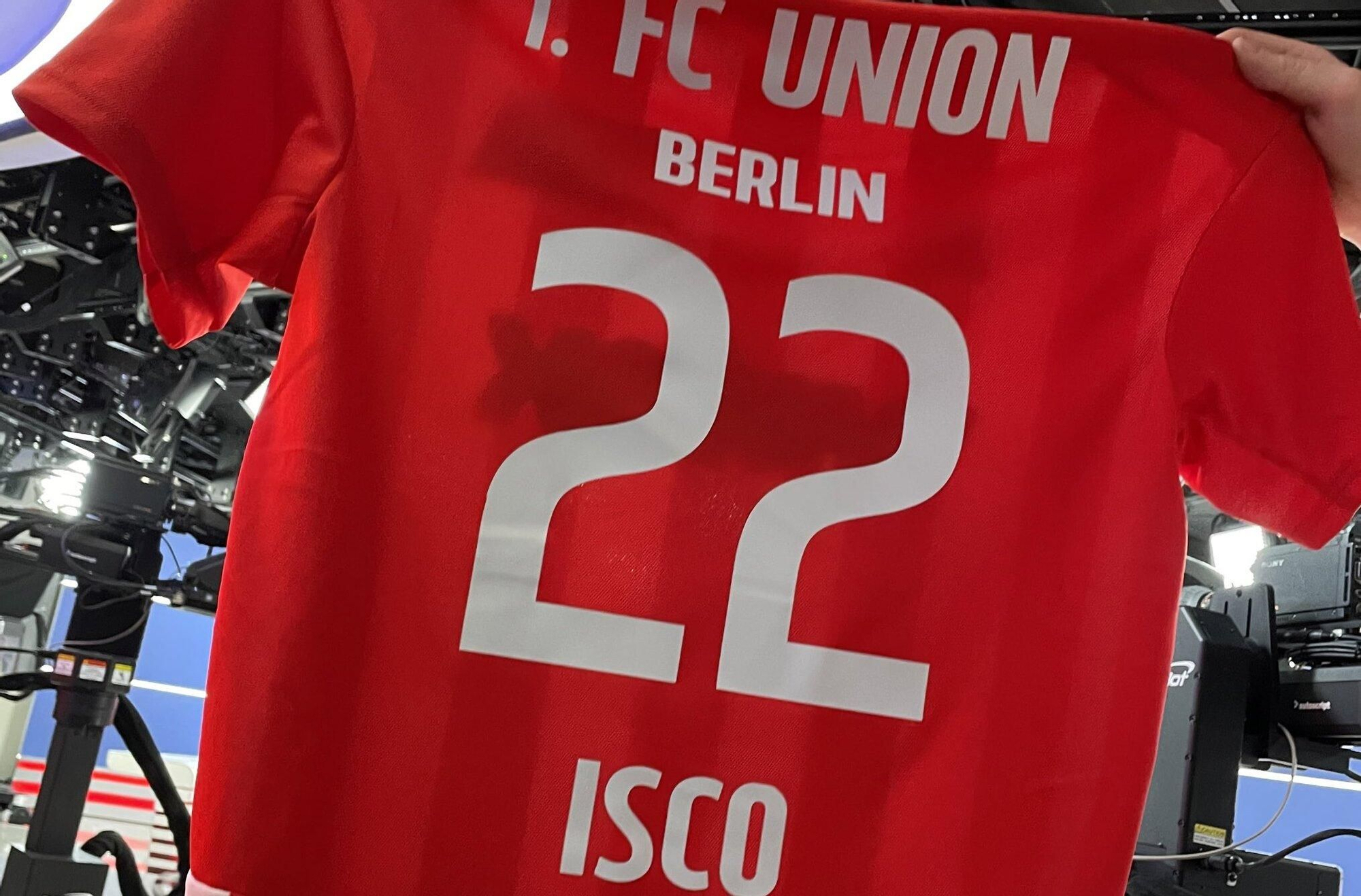 Una camiseta del Union Berlin con el nombre de Isco.