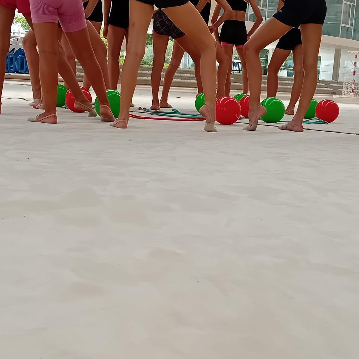Niñas en el pabellón deportivo, este jueves