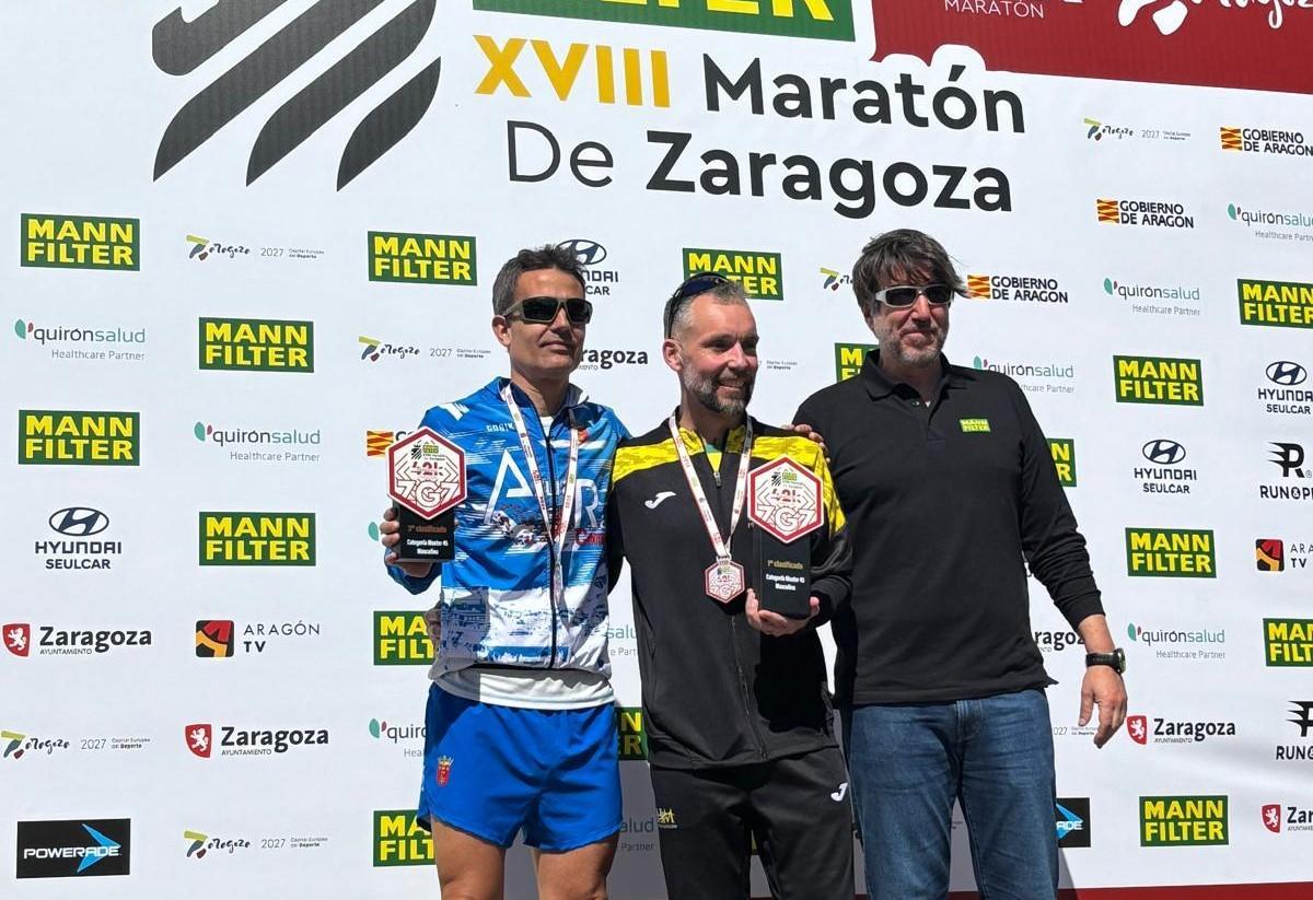El podio master 45, con Héctor Moro en el centro como ganador.