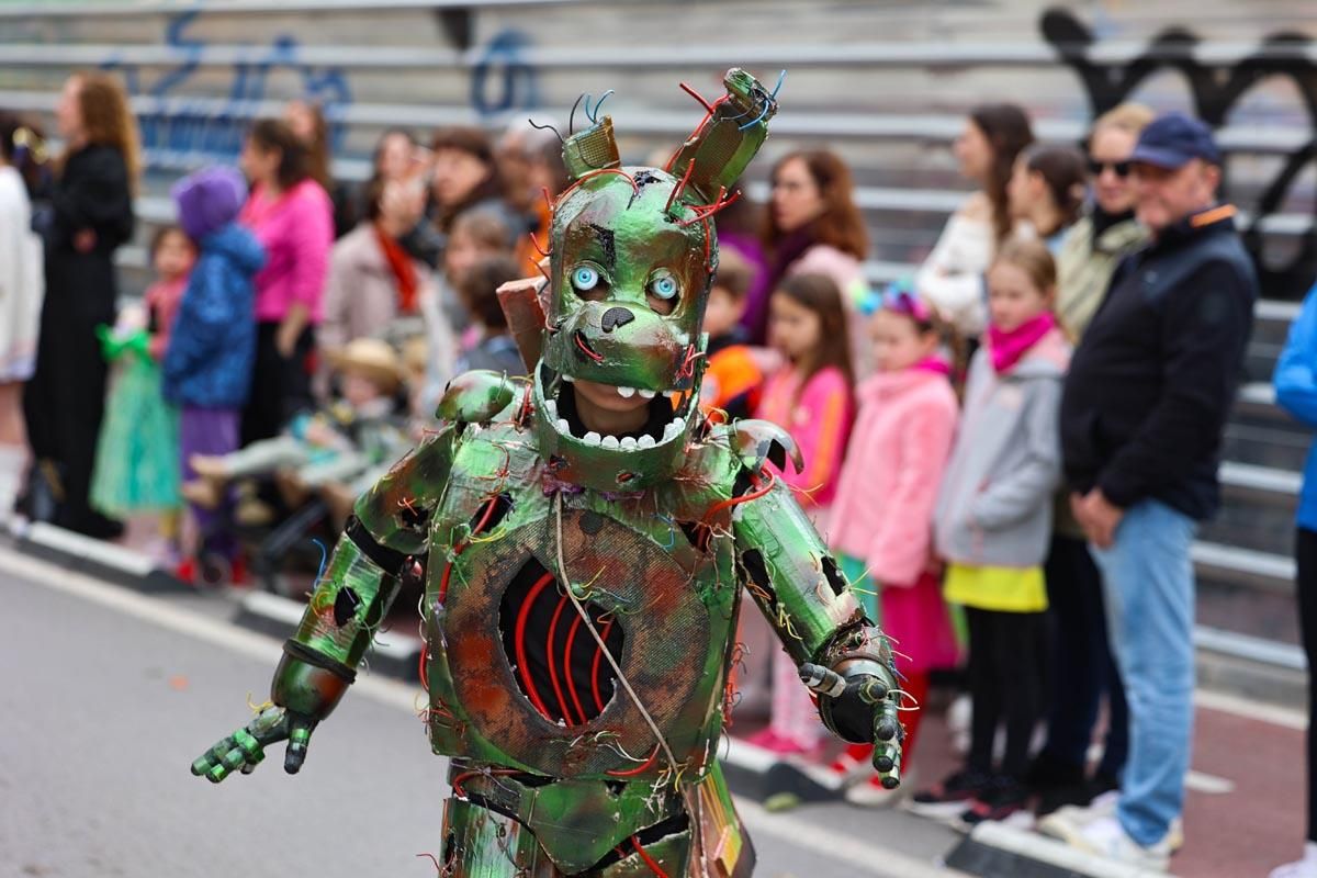 Búscate en las imágenes de la rúa de Carnaval de Ibiza