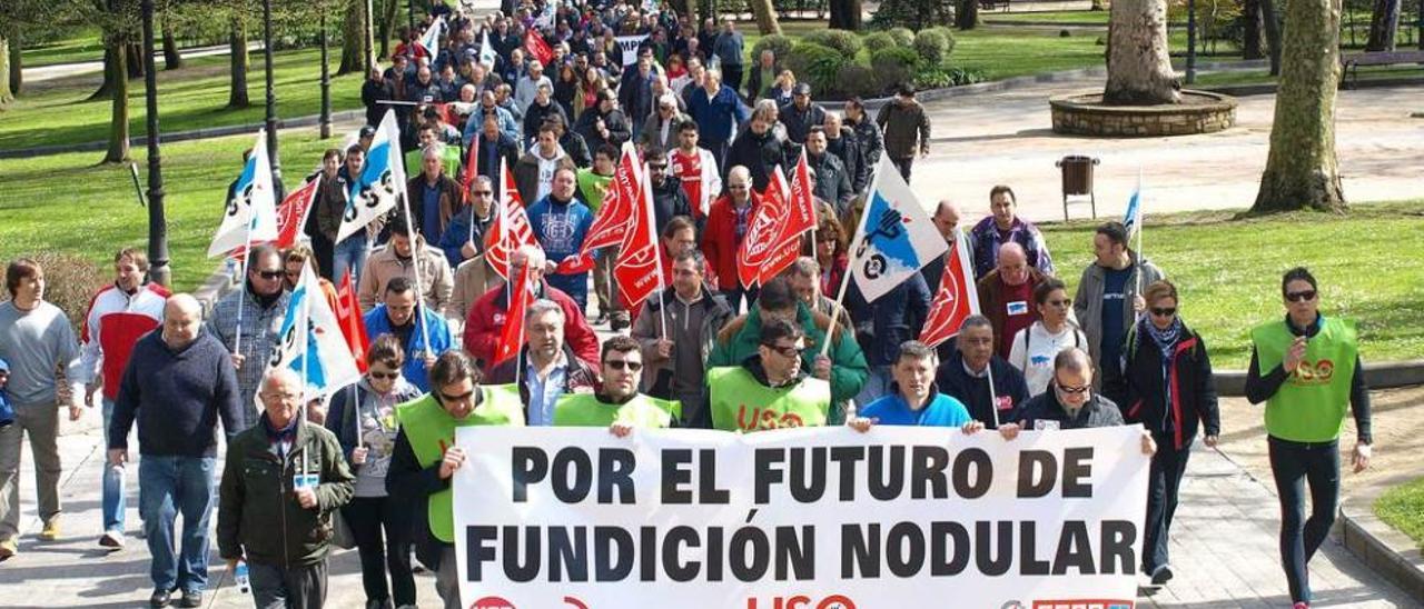 Los trabajadores de Fundición Nodular, durante una protesta en Oviedo.
