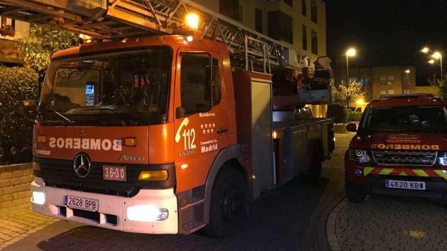 Dos menores fallecen en un incendio en Getafe y su padre, arrollado por un tren