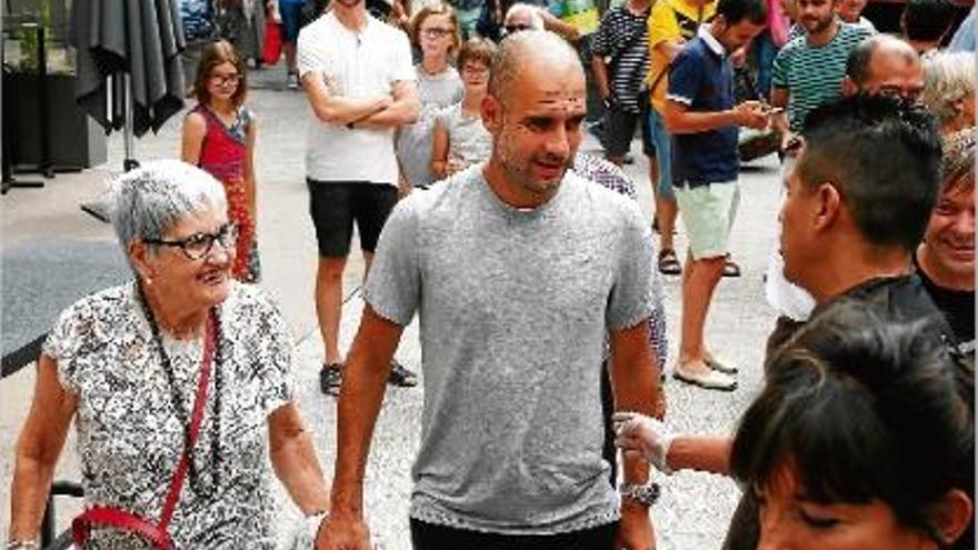 Pep Guardiola va oferir ahir una conferència al Teatre Kursaal de Manresa en un acte solidari.