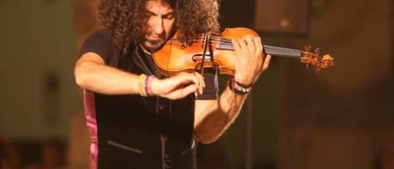 El virtuosismo lleno de humor de Ara Malikian abre esta noche Nits al Castell