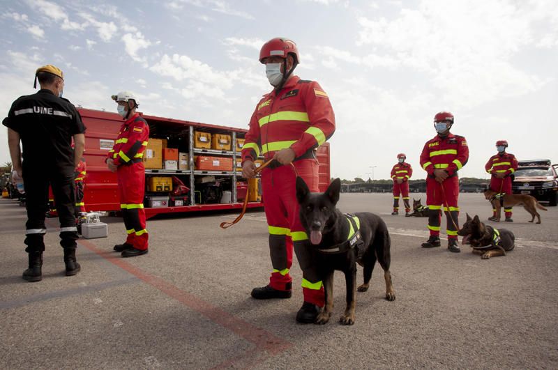 Gloria Calero visita la Unidad Militar de Emergencias, UME en la base militar de Bétera