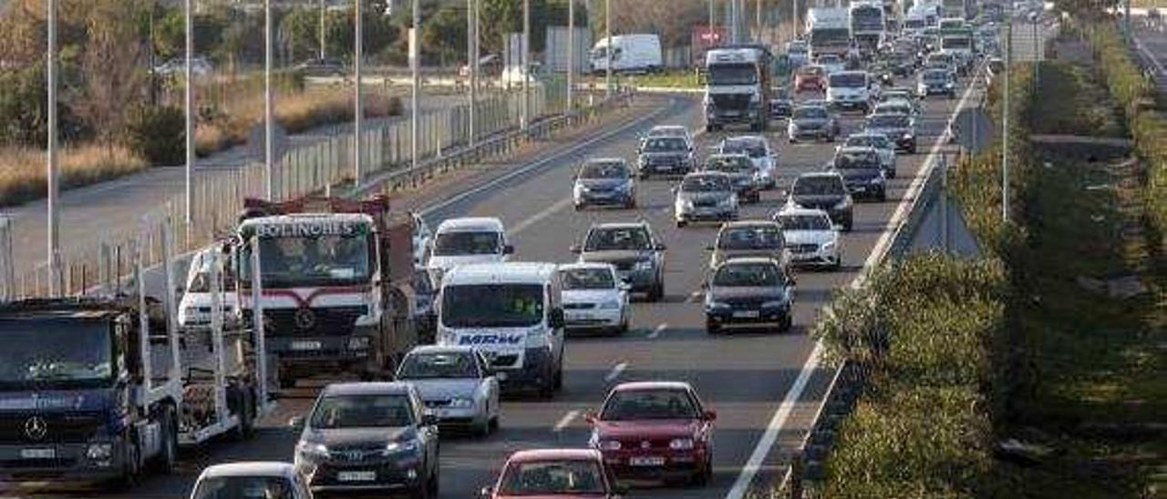 Investigan si dos falsos policías roban a dos mujeres un coche cargado con droga