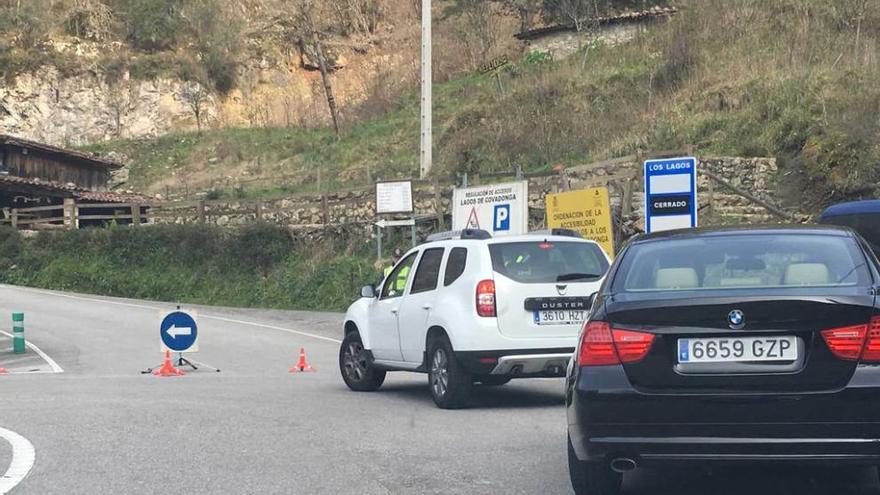 El acceso a los Lagos cortado, el pasado fin de semana.