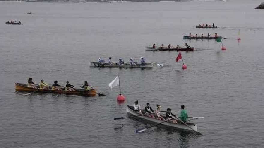 Una regata de bateles de esta temporada. // Santos Álvarez