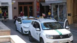El taxi se «enrabieta» por el control municipal en Elche y la desactualización de tarifas