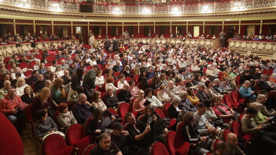 Saco despierta en negro: así se levantó el telón de la semana del cine en Oviedo