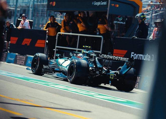 Antonelli y Mercedes lanzan el primer aviso en Canadá, con Alonso en el top diez