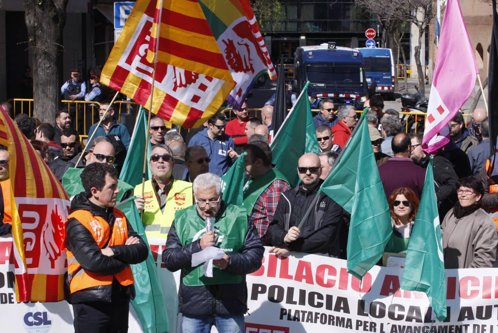 Contrentració de policies a Girona per demanar la jubilació anticipada