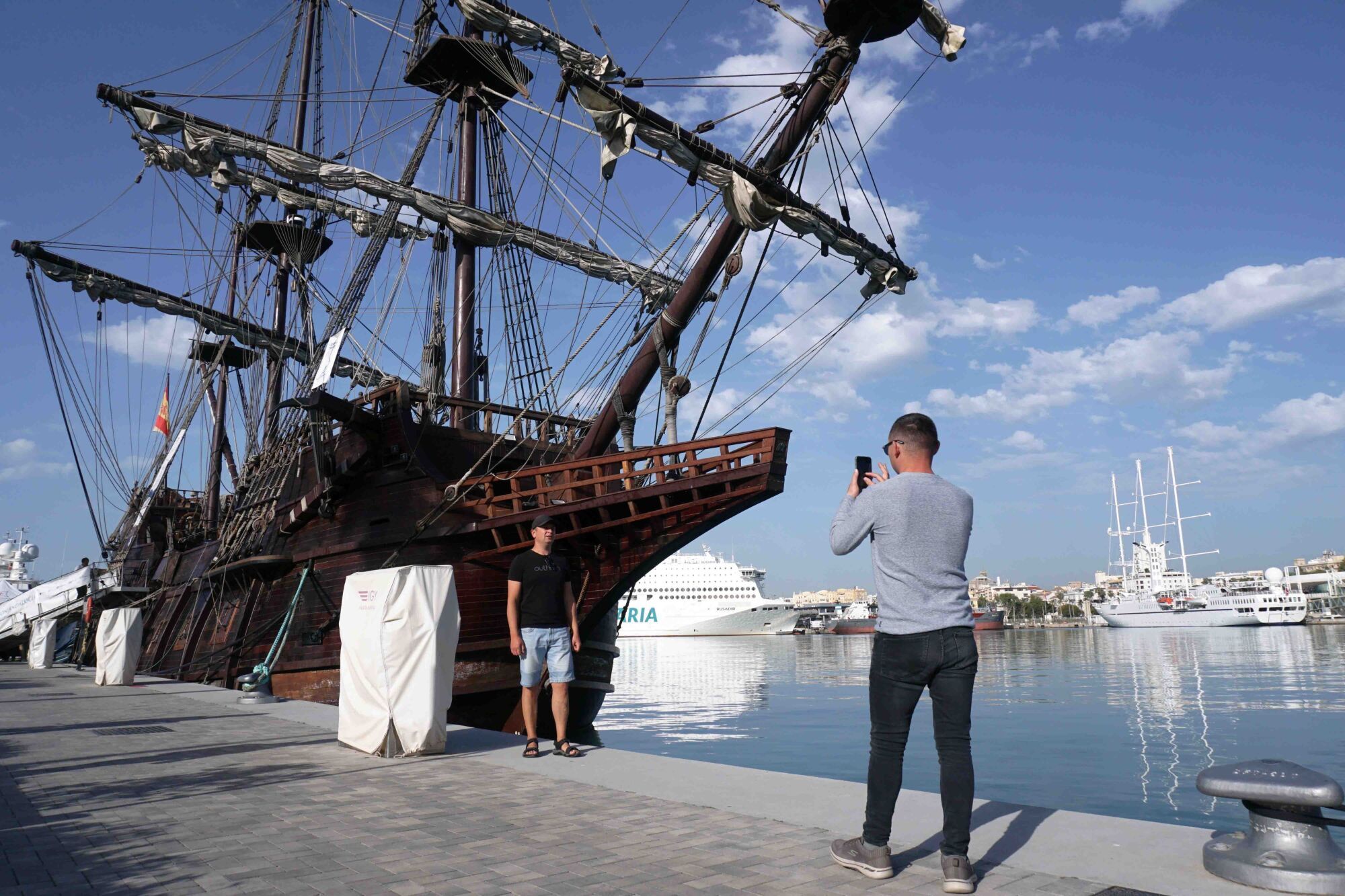Llega al Puerto de Málaga el Galeón Andalucía
