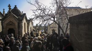 Fiesta de LAmetller Florit, el homenaje a Joan Maragall bajo su almendro en el cementerio de Sant Gervasi, en una imagen de archivo