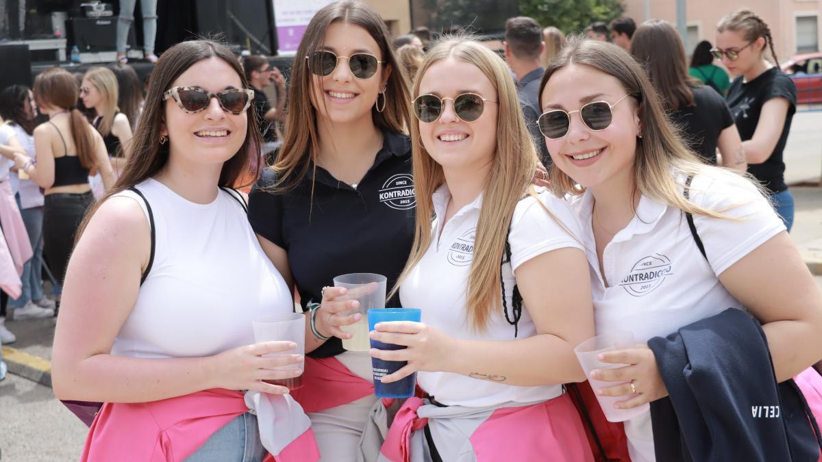 Un grupo de jóvenes durante la fiesta de las paellas de Nules, el pasado mes de abril.