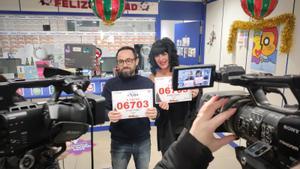 Amadeu Jové y Monica Serrano, de la administración Doña Pilar de Salou (Tarragonès), al conocerse el primer premio del Niño 2026.